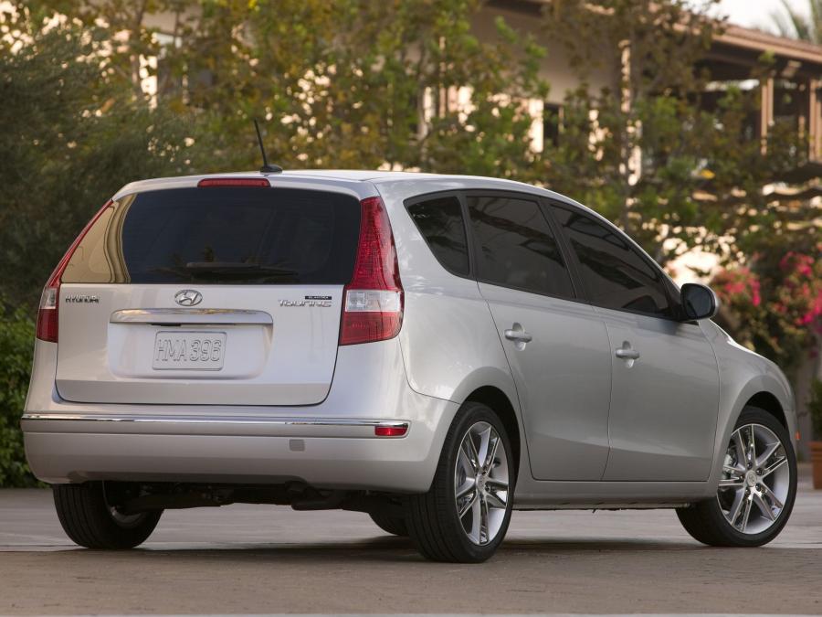  Hyundai Elantra Touring 2008 года  (фото 3 из 118)